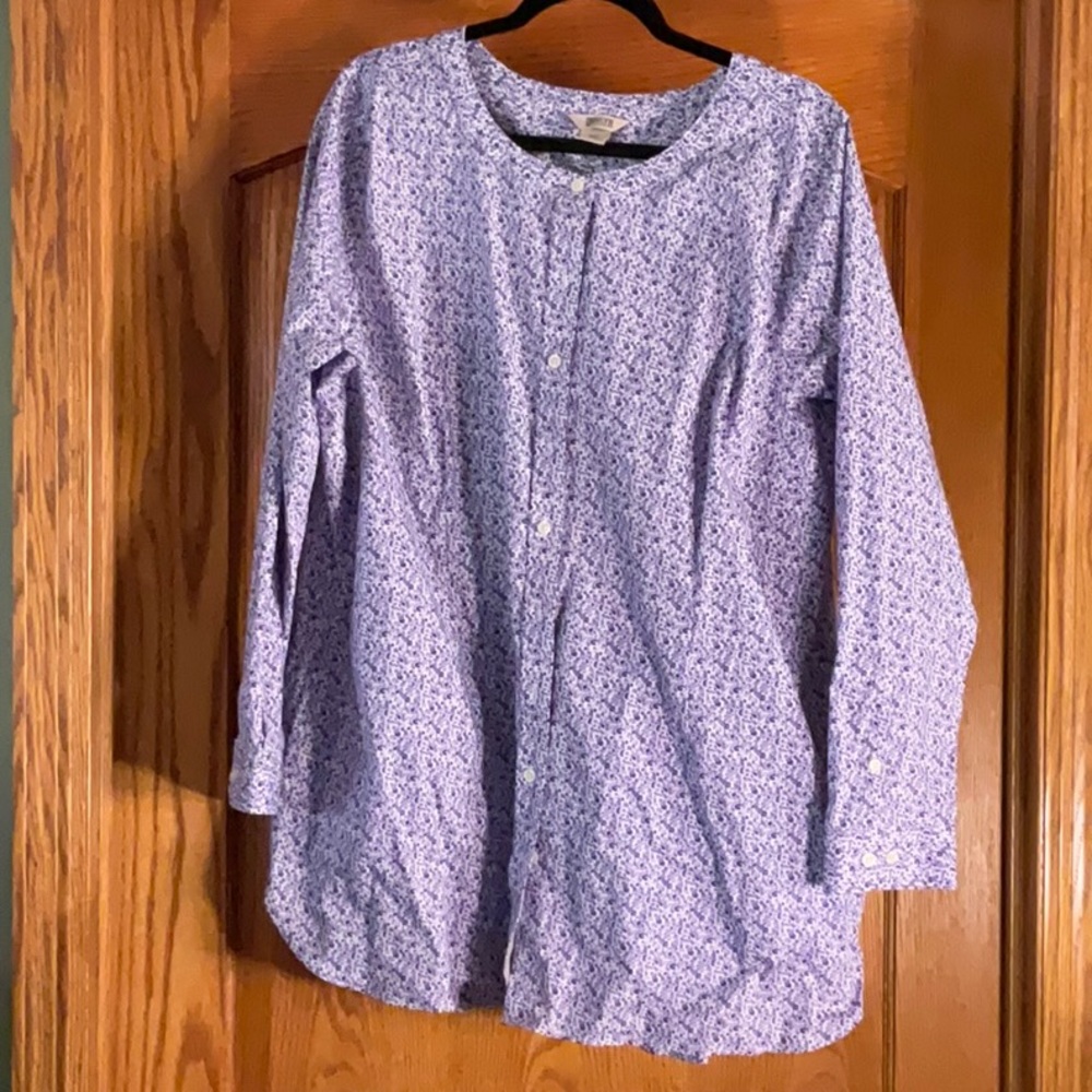 Long Sleeve button up tunic with pockets.  New without tags.  PeterPan collar.